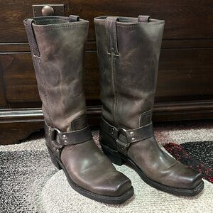 Ladies Frye Harness 12R Boots